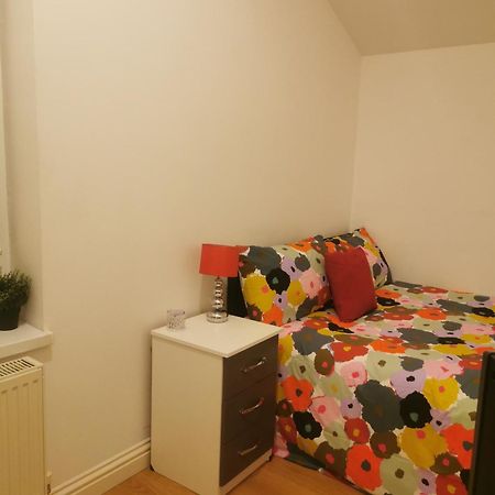 Lovely Spacious Room Near Train Station And University Dallington  Dış mekan fotoğraf